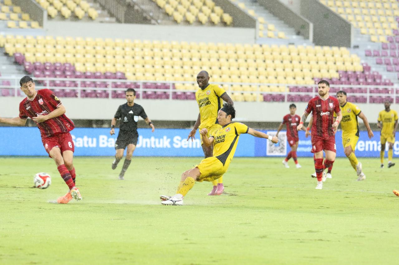 Persis vs Semen Padang FC ( Foto: Semen Padang FC)